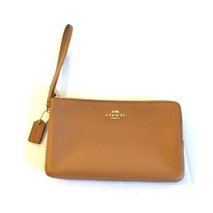 New Coach Double Zip Pebble Leather Wristlet Wallet Light Saddle